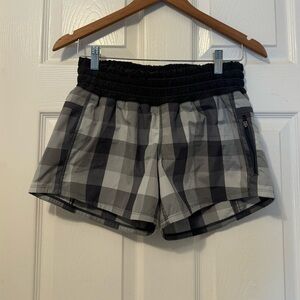 Lululemon tracker shorts size 4 euc